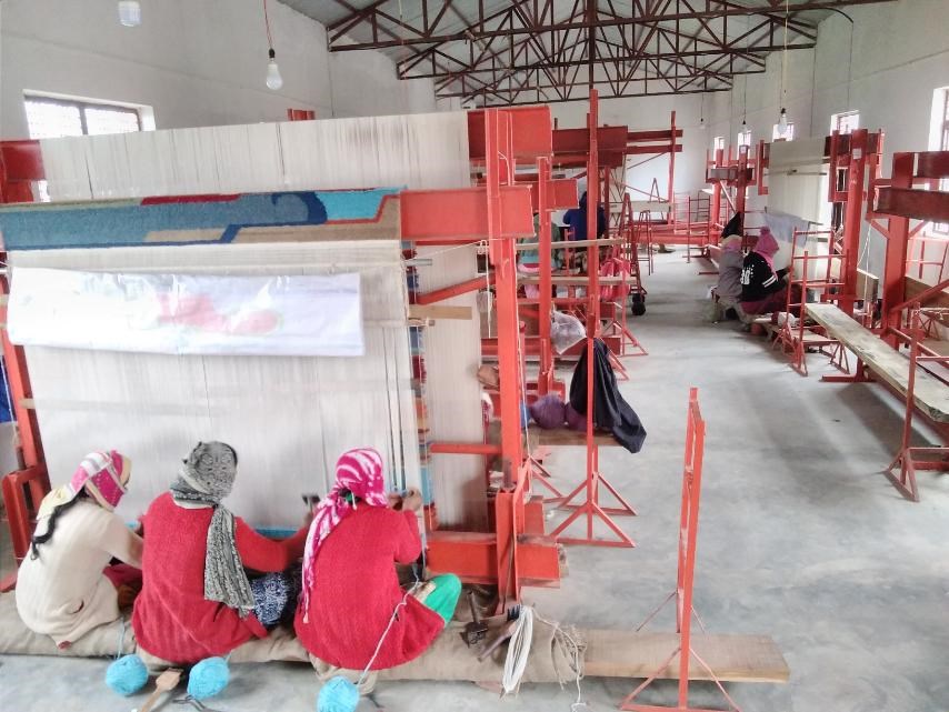 Weaving workshops in Sarlahi, / Courtesy: Label STEP